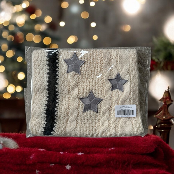 Authentic Taylor Swift Cardigan Scarf Official Limited Edition - Picture 1 of 3